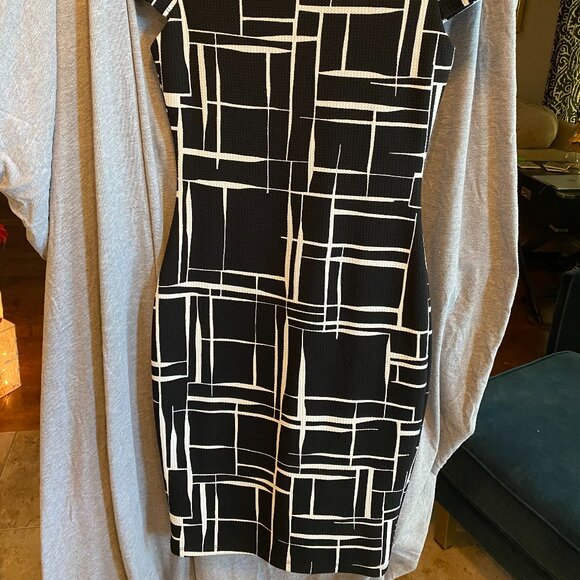Lulus Black and Ivory Print Midi Dress Sz SMALL - Picture 7 of 8